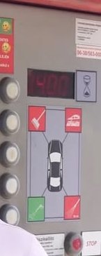 A mosóbox vezérlőpanelje: programgombok, visszaszámláló kijelző és a mosandó felületeket mutató ábra.