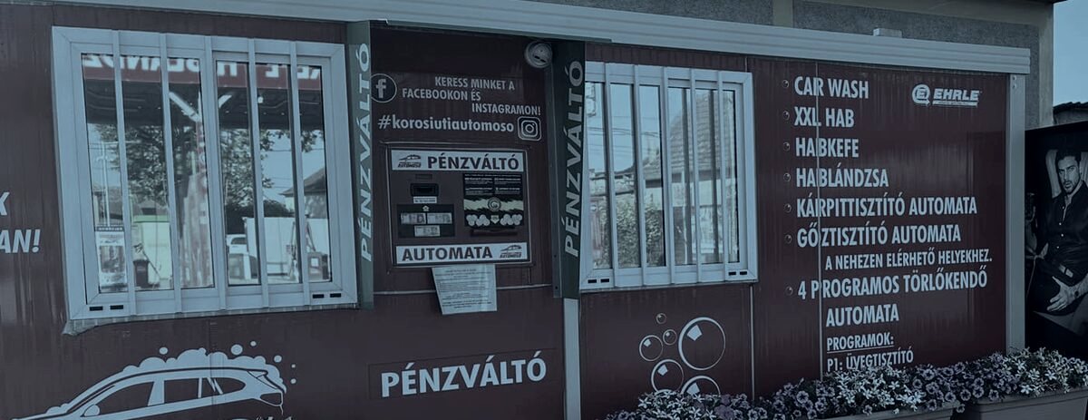 A telephely piros fala a szolgáltatások felsorolásával és a pénzváltó feliratával.